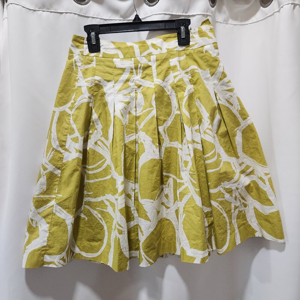 Green and white floral fit and flare ruffle pleated skirt